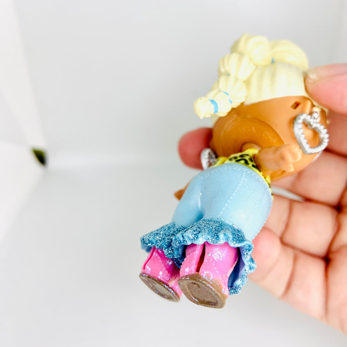 Socialite | LOL Surprise Present | Surprise Series 3 | August Birthday Month Theme | Mini Doll