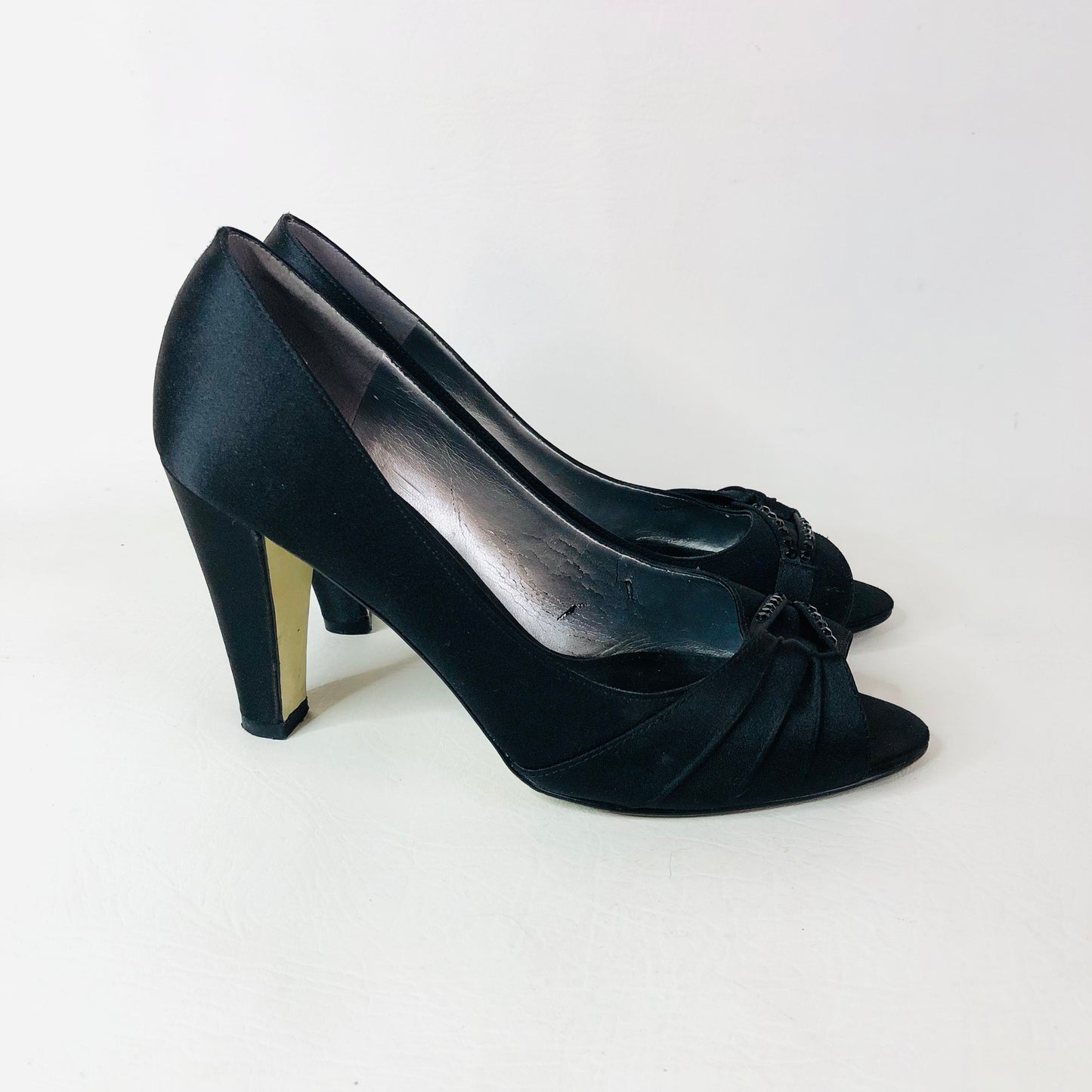 Roland Cartier Black Satin Leather Peep Toe Gem Heels Eveningwear Size 5 (US 7)
