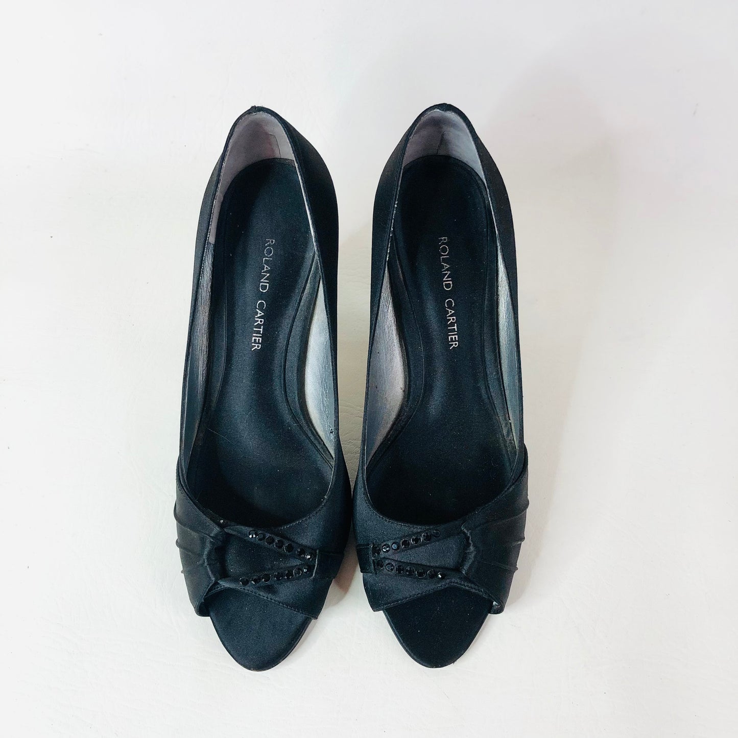 Roland Cartier Black Satin Leather Peep Toe Gem Heels Eveningwear Size 5 (US 7)