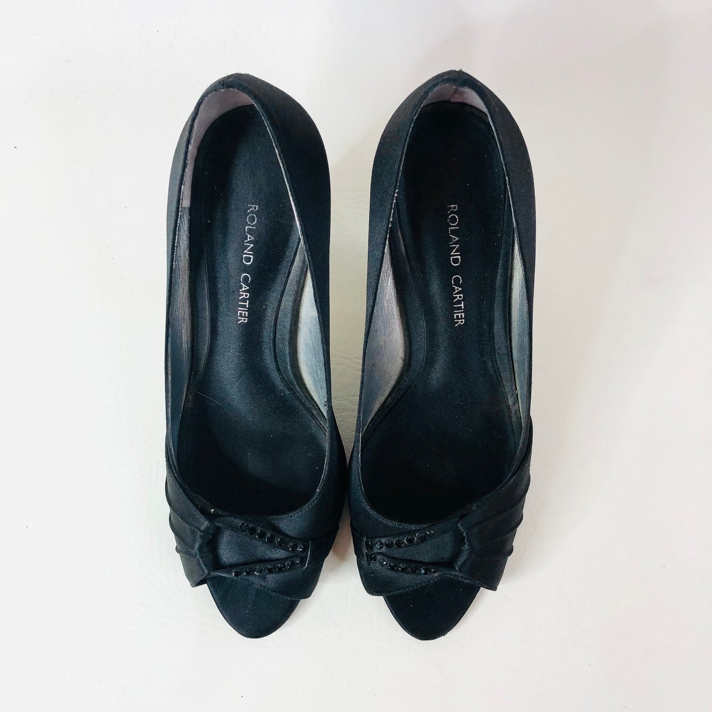 Roland Cartier Black Satin Leather Peep Toe Gem Heels Eveningwear Size 5 (US 7)