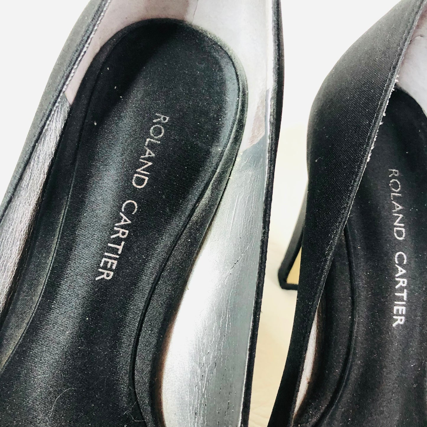 Roland Cartier Black Satin Leather Peep Toe Gem Heels Eveningwear Size 5 (US 7)