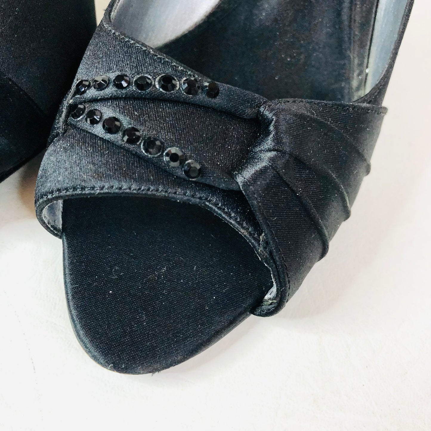 Roland Cartier Black Satin Leather Peep Toe Gem Heels Eveningwear Size 5 (US 7)