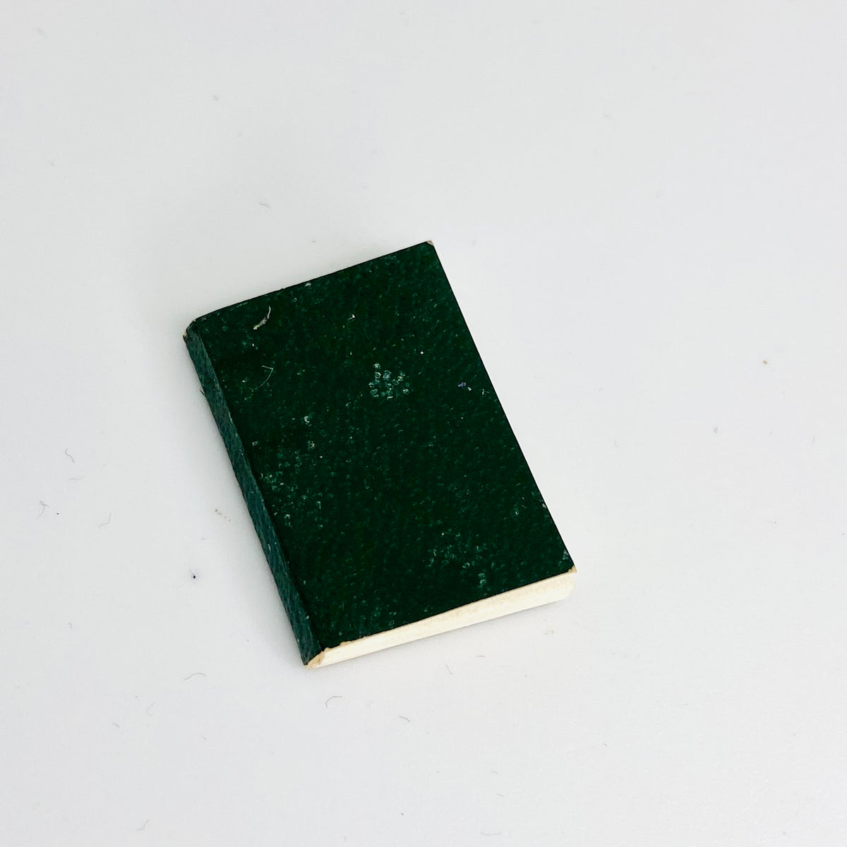 Miniature Dolls House | 1:6 Scale| Books Bundle | The Outsiders SE Hinton | Green Notebook/sketchbook