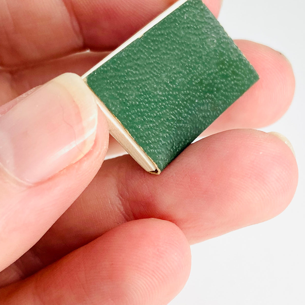 Miniature Dolls House | 1:6 Scale| Books Bundle | The Outsiders SE Hinton | Green Notebook/sketchbook