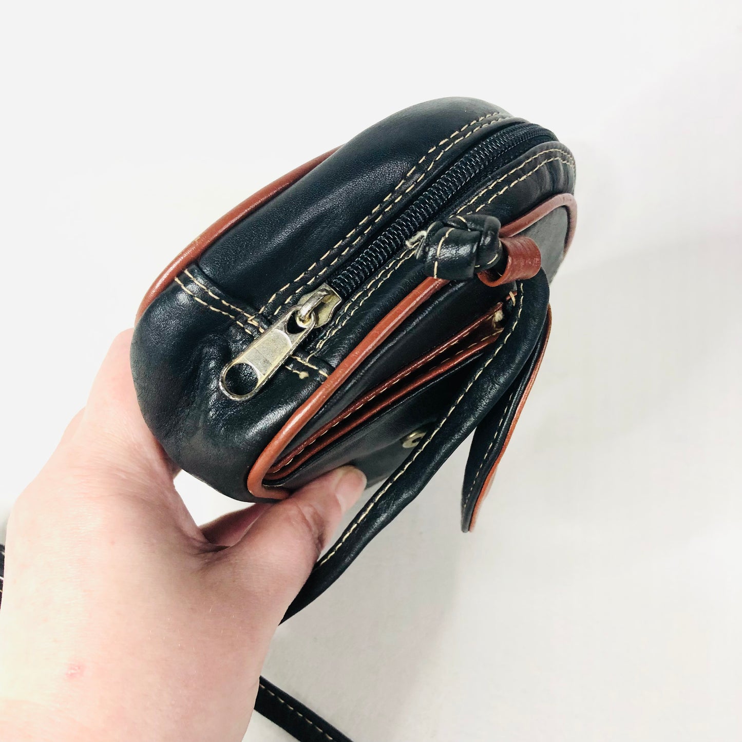 Vintage 1980s Black & Tan Leather Small Crossbody Mini Bag 17x11x5cm