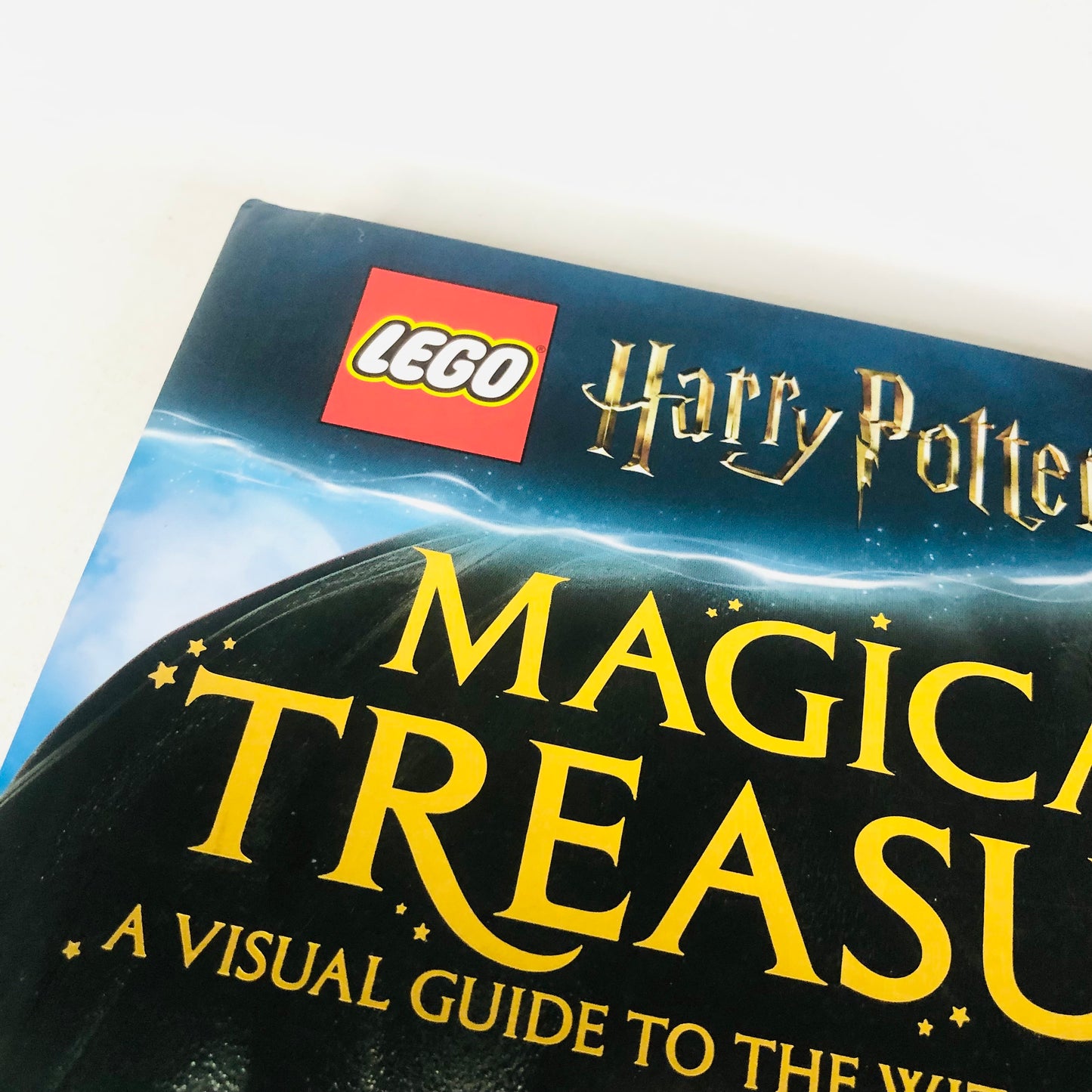 Lego Harry Potter Magical Treasury Book (No Figure) - Visual Guide to the Wizarding World (DK Books)