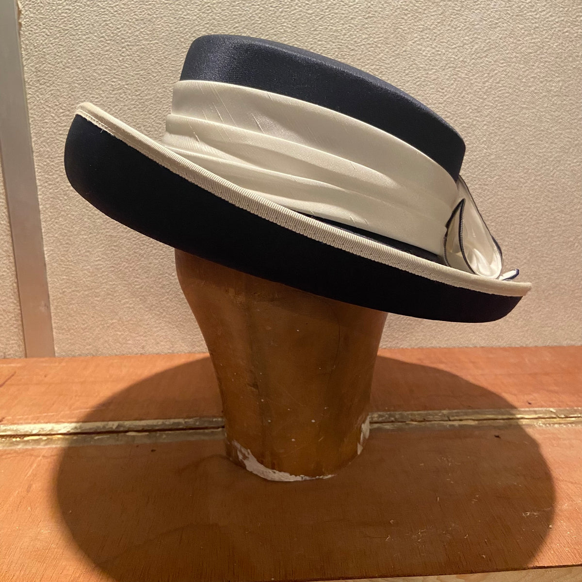 True Vintage | 1980s | C&A | Navy Blue & White | Satin Boater Hat | Ruffle Rosette Bow | Ascot Races | Wedding