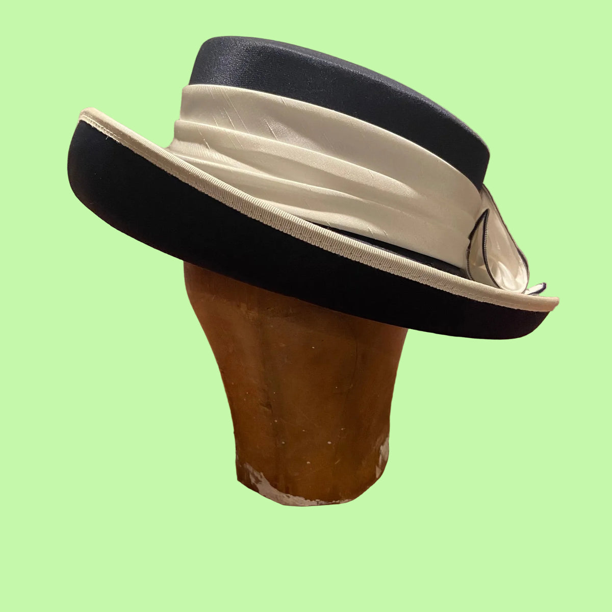 True Vintage | 1980s | C&A | Navy Blue & White | Satin Boater Hat | Ruffle Rosette Bow | Ascot Races | Wedding