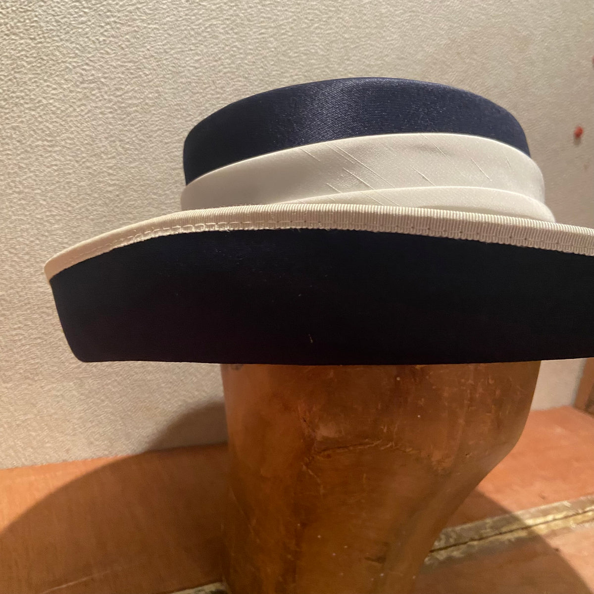 True Vintage | 1980s | C&A | Navy Blue & White | Satin Boater Hat | Ruffle Rosette Bow | Ascot Races | Wedding