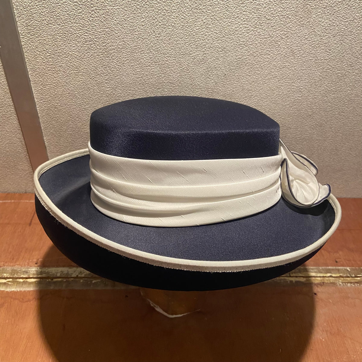 True Vintage | 1980s | C&A | Navy Blue & White | Satin Boater Hat | Ruffle Rosette Bow | Ascot Races | Wedding