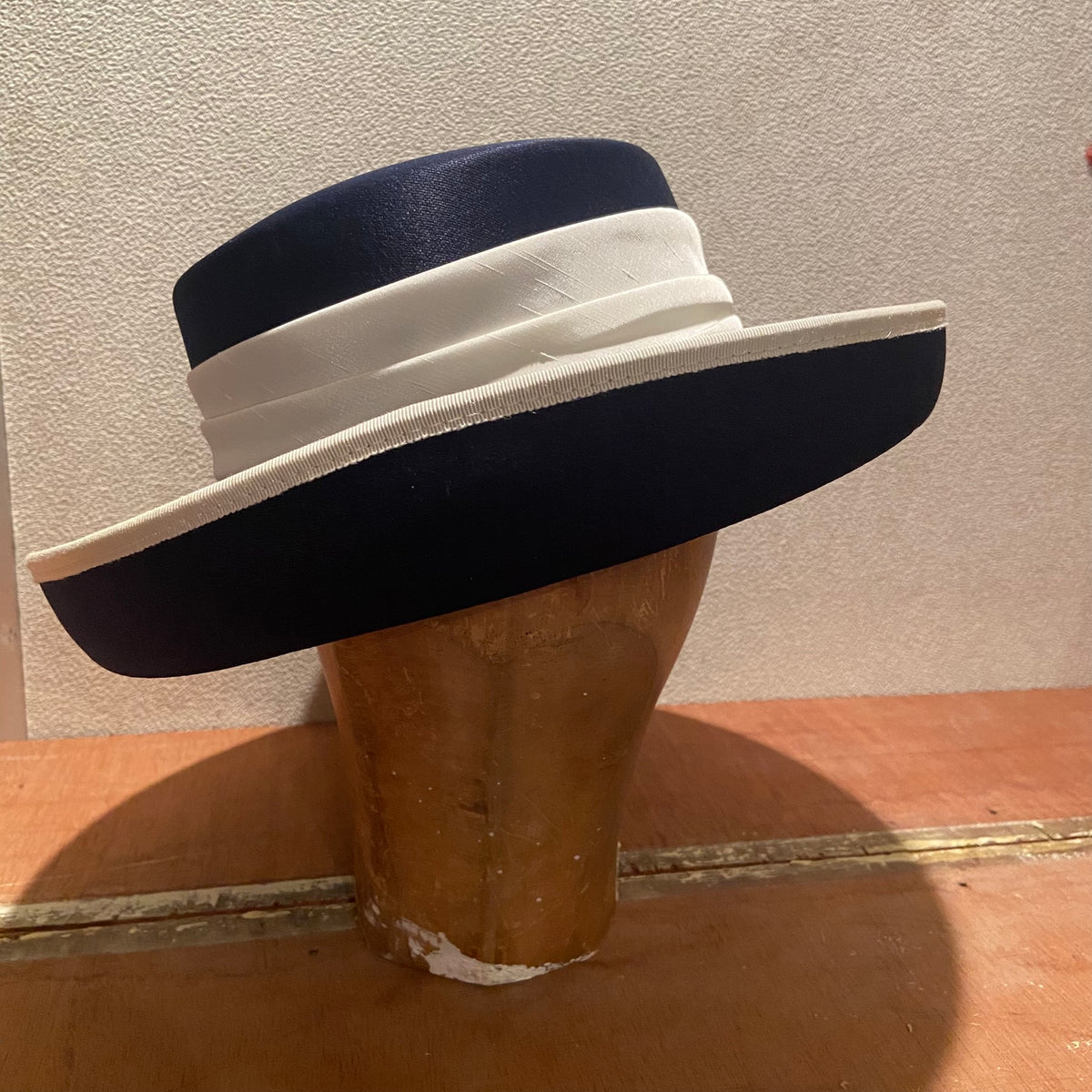 True Vintage | 1980s | C&A | Navy Blue & White | Satin Boater Hat | Ruffle Rosette Bow | Ascot Races | Wedding