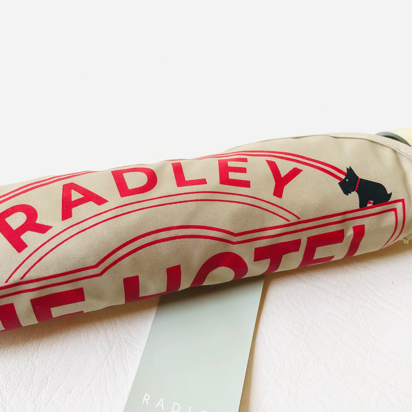 Radley Book Street Hotel Chalk Off-WhiteResponsible Foldaway Superlite Umbrella NEW