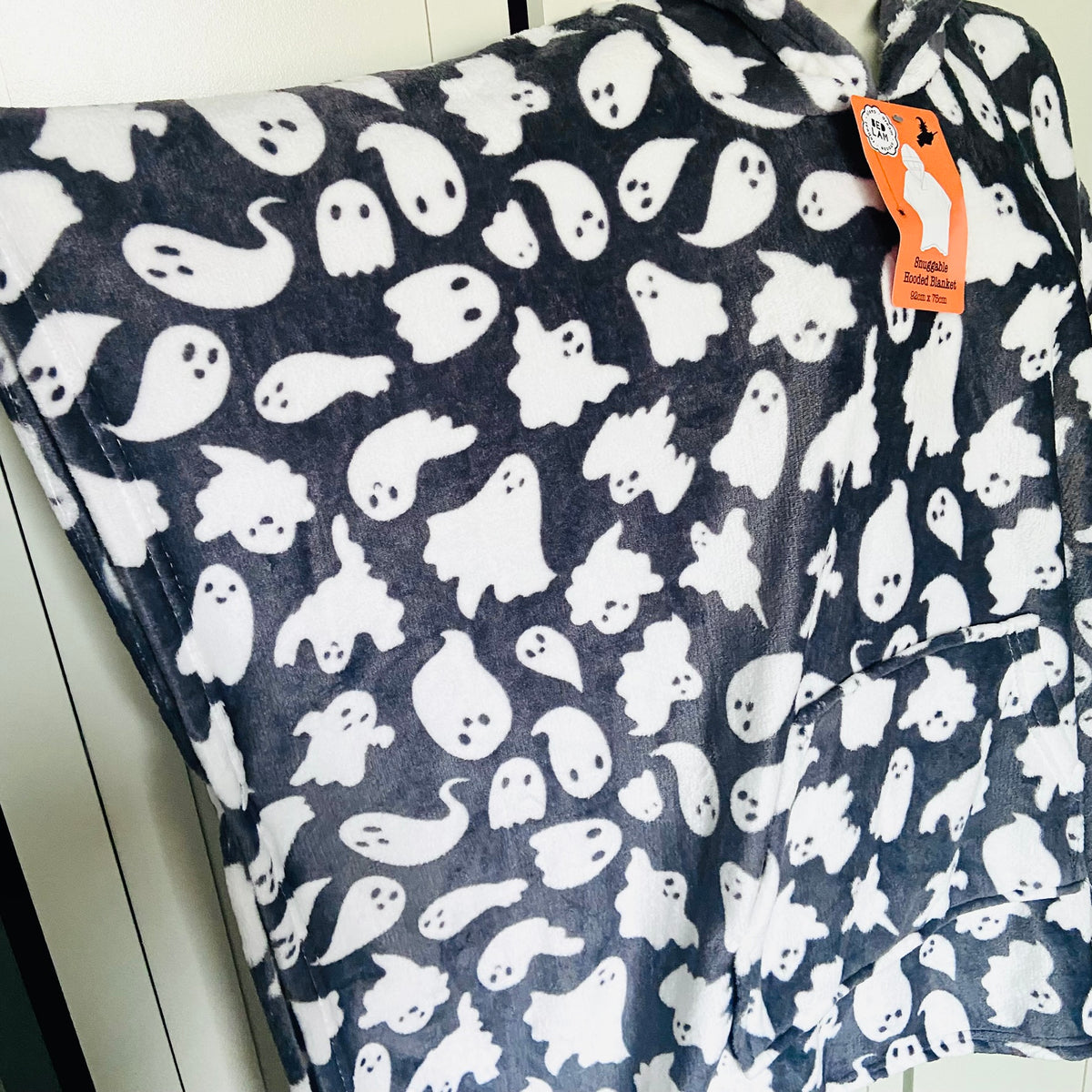 Kids | Bedlam | Snuggable Hooded Wearable Blanket | Poncho | Ghost Print | 92 x 75cm | NEW | Halloween | Soft | RRP £30