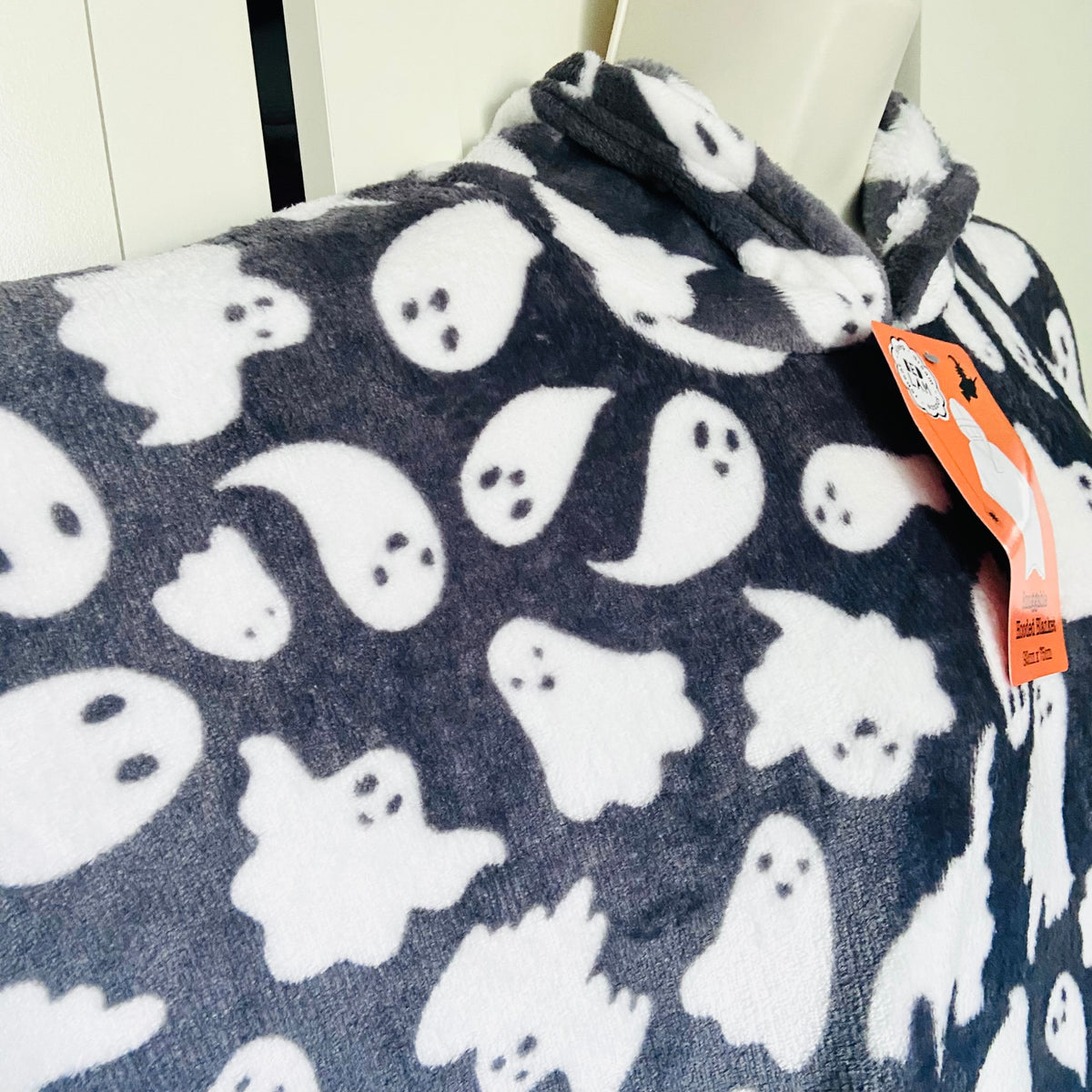 Kids | Bedlam | Snuggable Hooded Wearable Blanket | Poncho | Ghost Print | 92 x 75cm | NEW | Halloween | Soft | RRP £30
