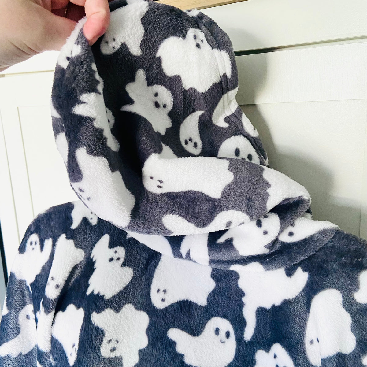 Kids | Bedlam | Snuggable Hooded Wearable Blanket | Poncho | Ghost Print | 92 x 75cm | NEW | Halloween | Soft | RRP £30