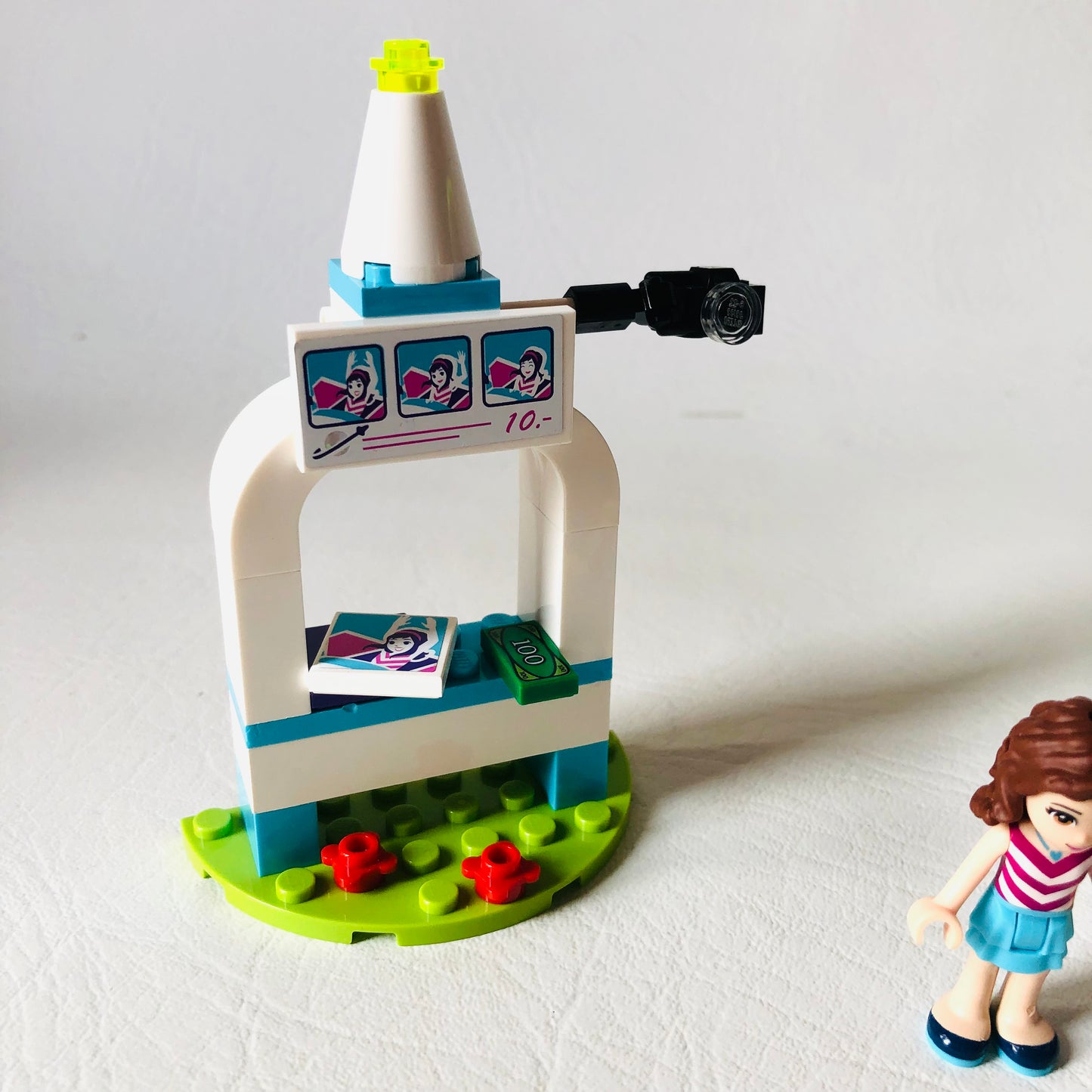 LEGO FRIENDS: Amusement Park Space Ride (41128) 100% Complete With Instructions & Minifigures & Box