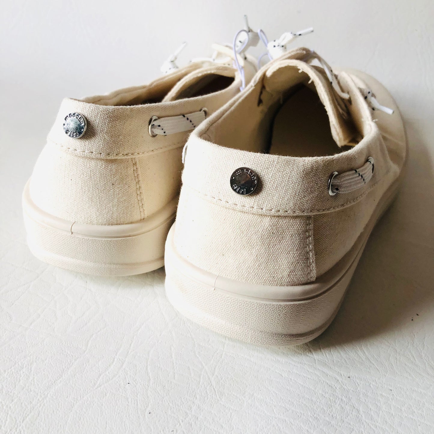 Steve Madden Girl Natural Canvas Cream Galley Boat Sneaker Size UK 7 (EU 40)NEW
