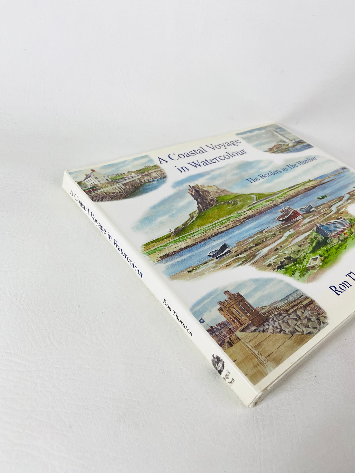 A Coastal Voyage in Watercolour: The Borders to the Humber Ron Thornton Hardback