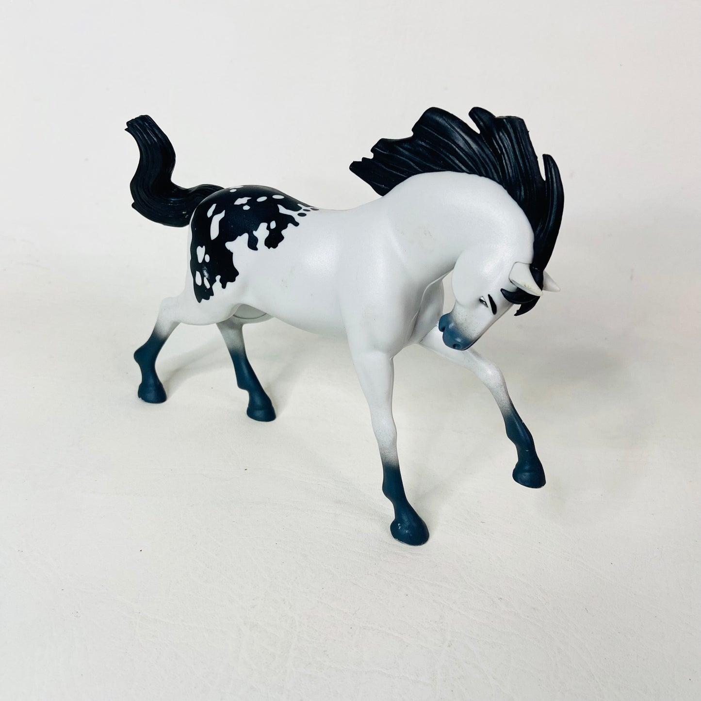 Bundle of 6 Dreamworks Mattel Spirit Untamed Riding Free Wild Horses & Saddles