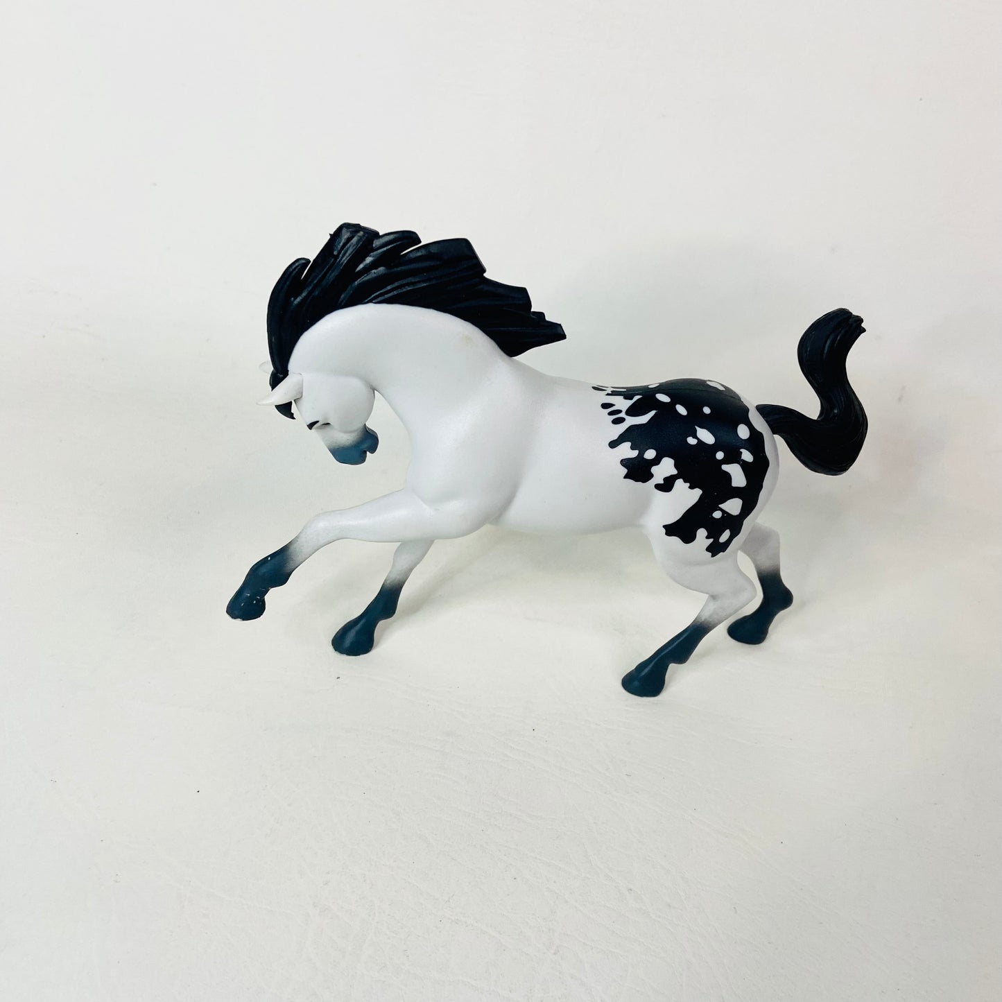Bundle of 6 Dreamworks Mattel Spirit Untamed Riding Free Wild Horses & Saddles