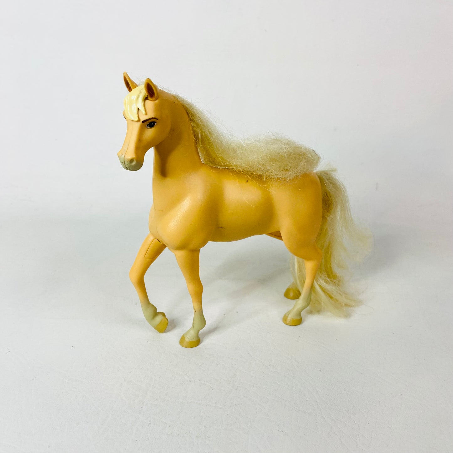 Bundle of 6 Dreamworks Mattel Spirit Untamed Riding Free Wild Horses & Saddles