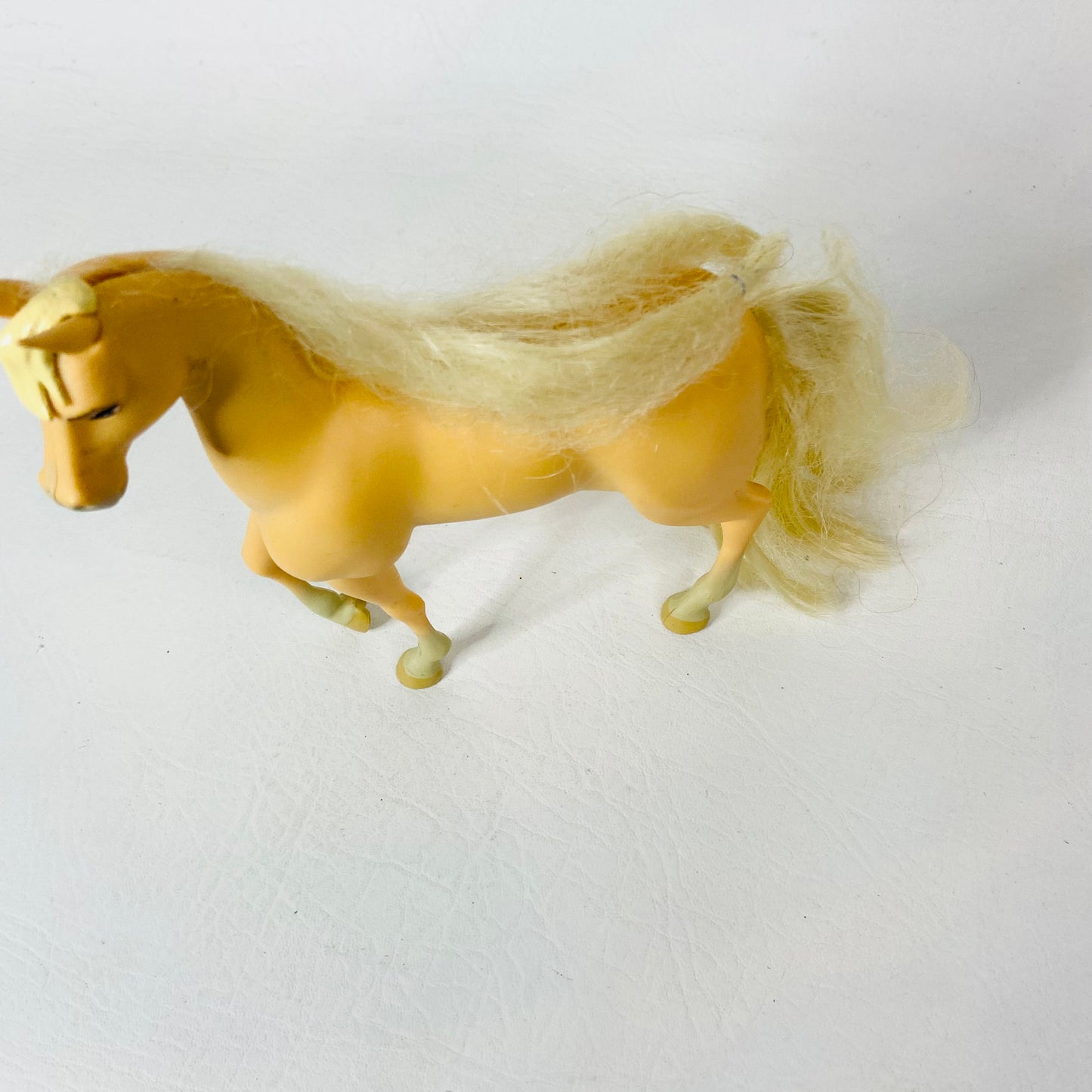 Bundle of 6 Dreamworks Mattel Spirit Untamed Riding Free Wild Horses & Saddles