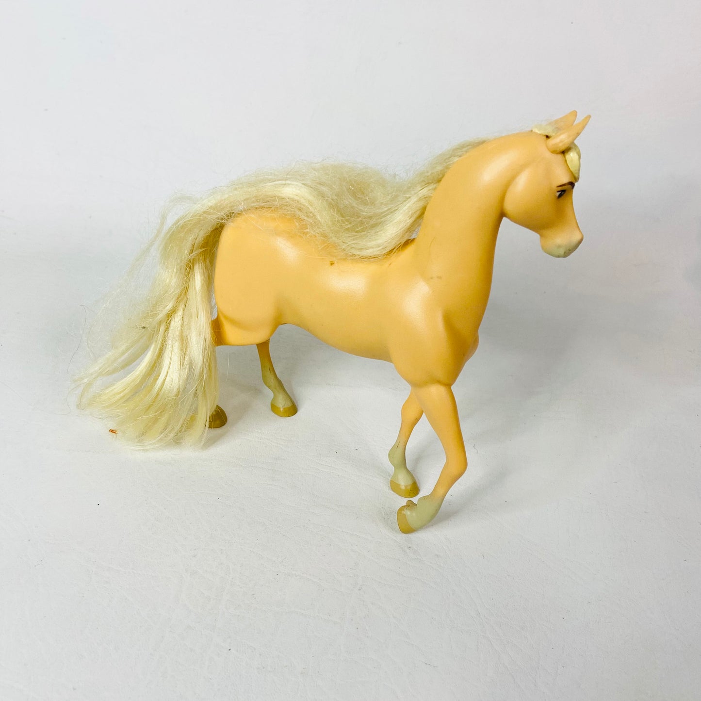 Bundle of 6 Dreamworks Mattel Spirit Untamed Riding Free Wild Horses & Saddles