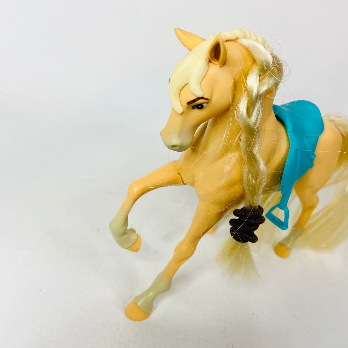 Bundle of 6 Dreamworks Mattel Spirit Untamed Riding Free Wild Horses & Saddles