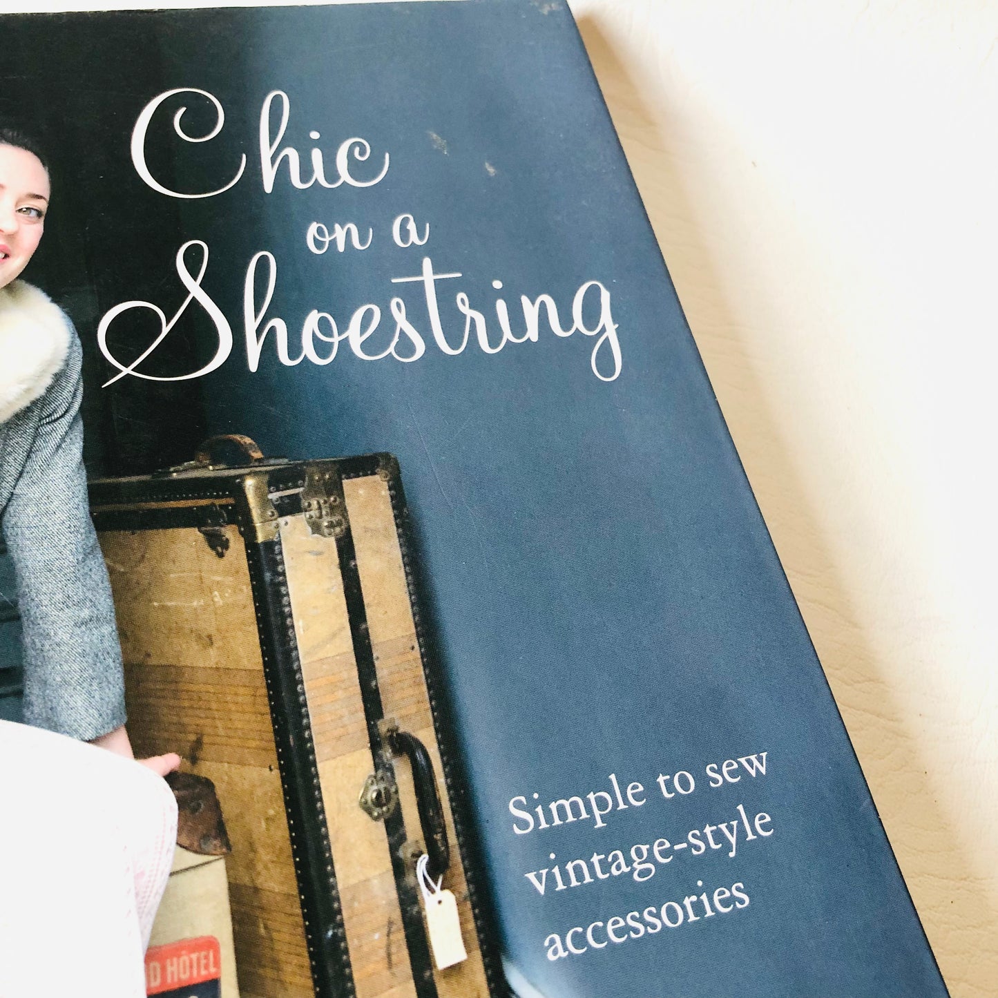 Chic on a Shoestring: Simple to Sew Vintage-style Accessories Mary Jane Baxter Craft Book