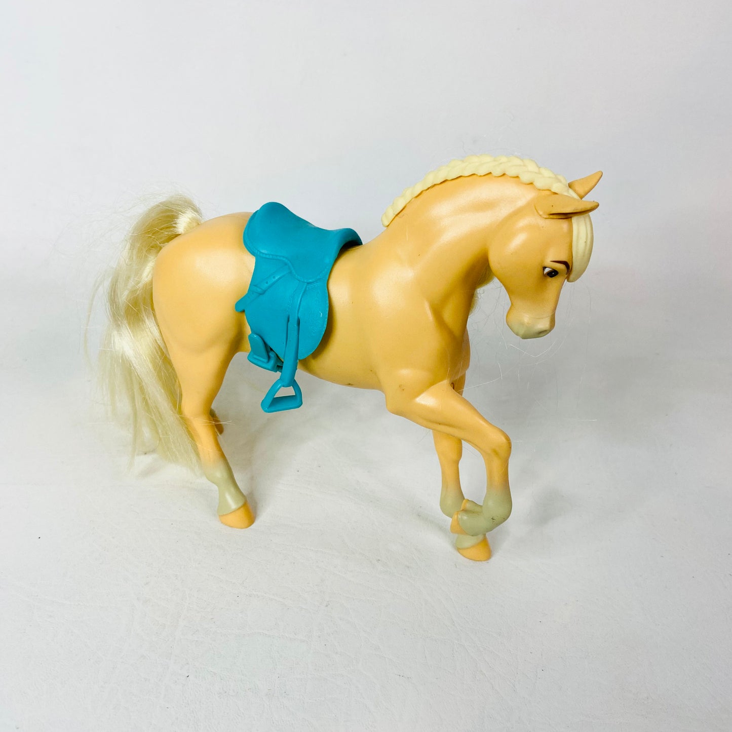 Bundle of 6 Dreamworks Mattel Spirit Untamed Riding Free Wild Horses & Saddles