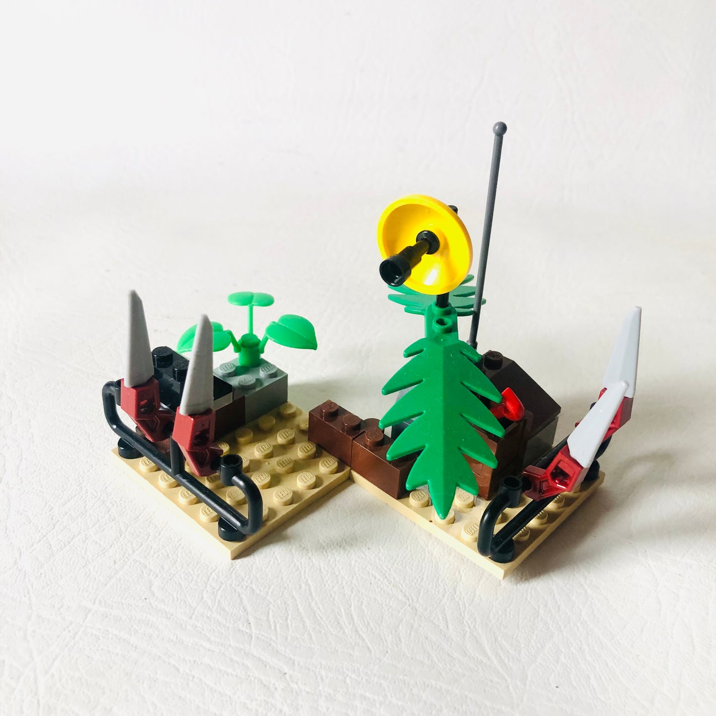 LEGO Dino: Raptor Chase (5884) 100% Complete With Instructions & Dinosaur & Minifigures