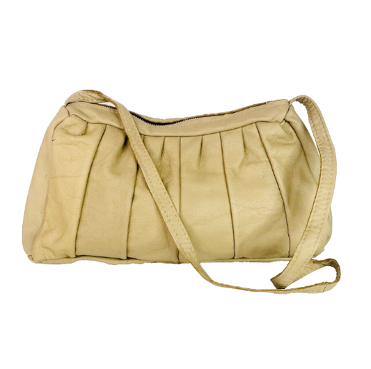 Vintage Cream 1970s/1980s Leather Handbag with Pleated Detail and Shoulder Strap