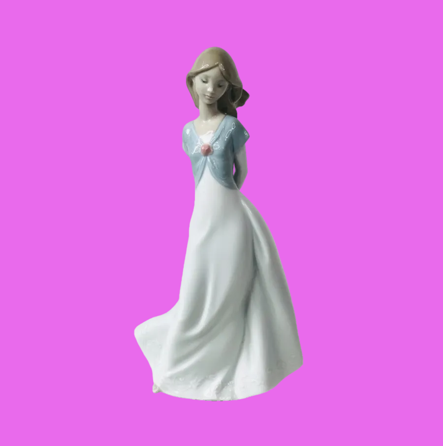 Nao by Lladro Porcelain Figurine 'Truly in Love' Lady Girl #1450 10" Ornament VGC Condition