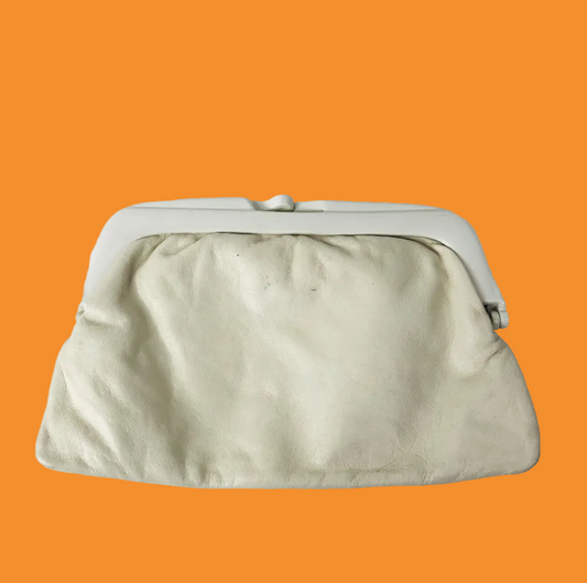 Vintage 80s Cream Faux Leather Clutch Bag With Plastic Fame Kiss Clasp Closure